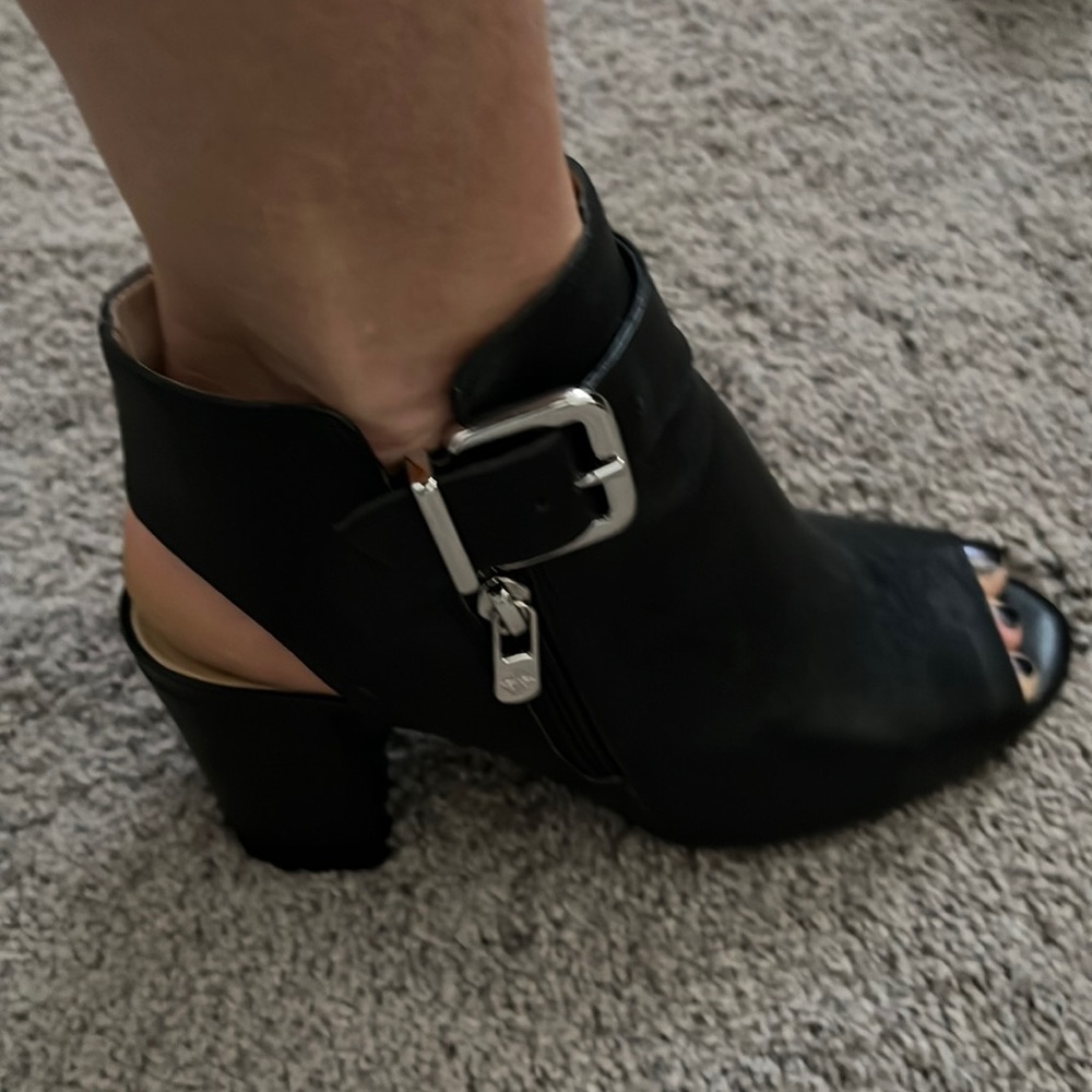 Antonio Melanie Bootie Heels- 6.5